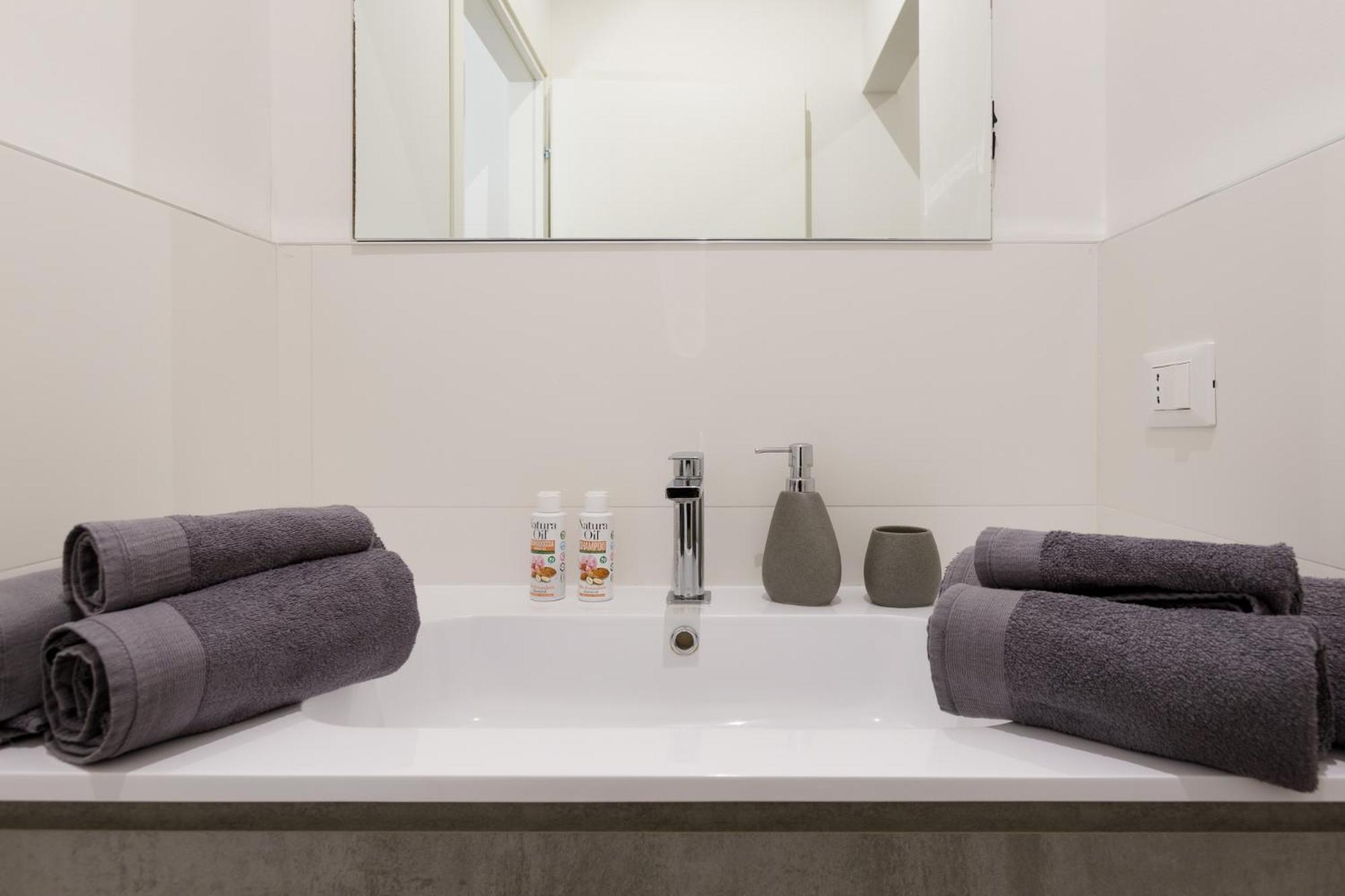 - Elegant Apartment *